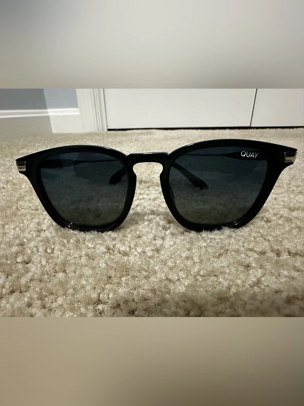 QUAY Australia Jackpot Remixed Polarized Sunglasses in  Gloss Black VGUC